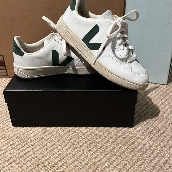 Veja white with green shoes - Picture 2 of 6